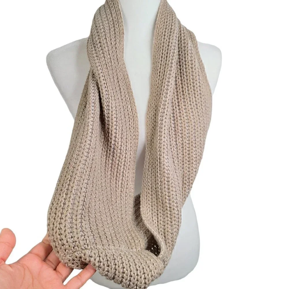 American Eagle Grey Beige Crochet Wool Blend Glitter Cable Knit Infinity Scarf
